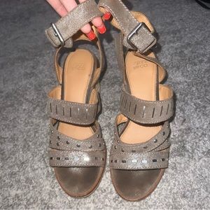 FRYE AND CO STRAPPY SANDALS